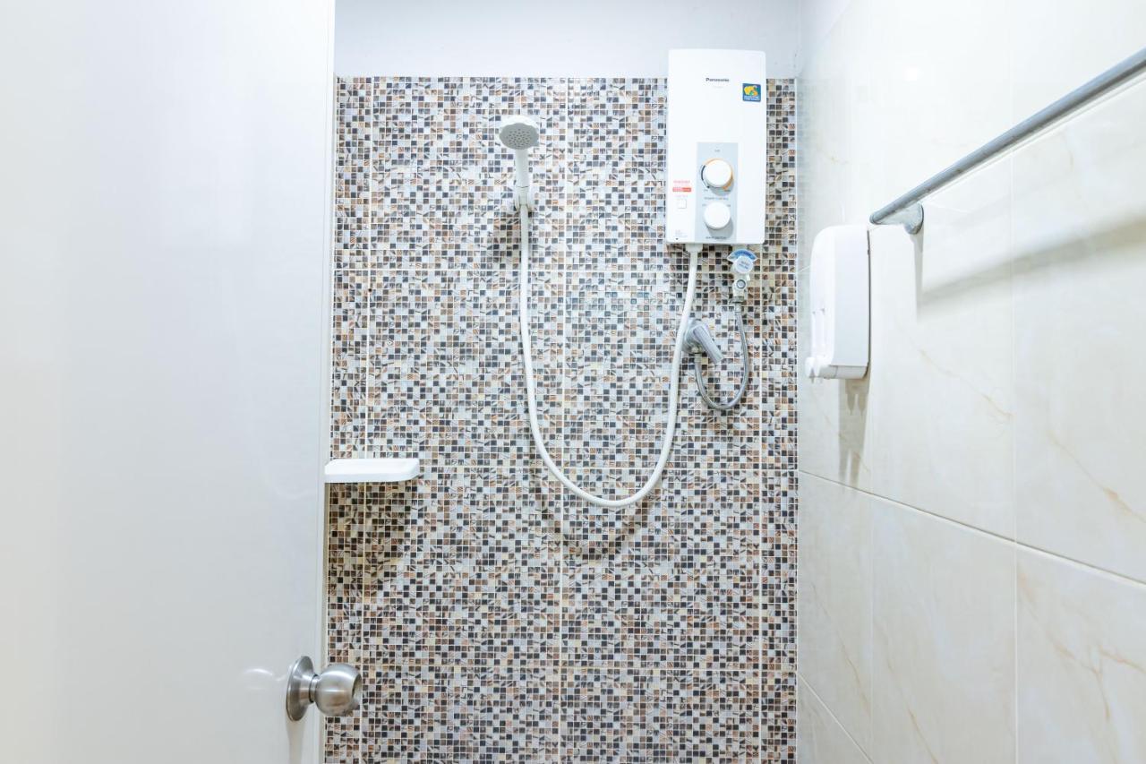 Standard Twin Room with Shared Bathroom